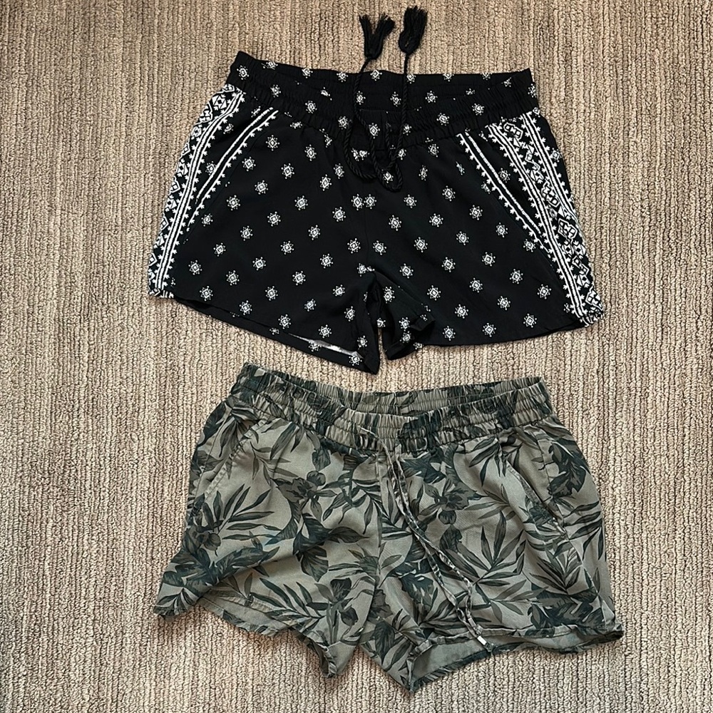 2 Pair of Old Navy Black & White and Green Tropical Shorts